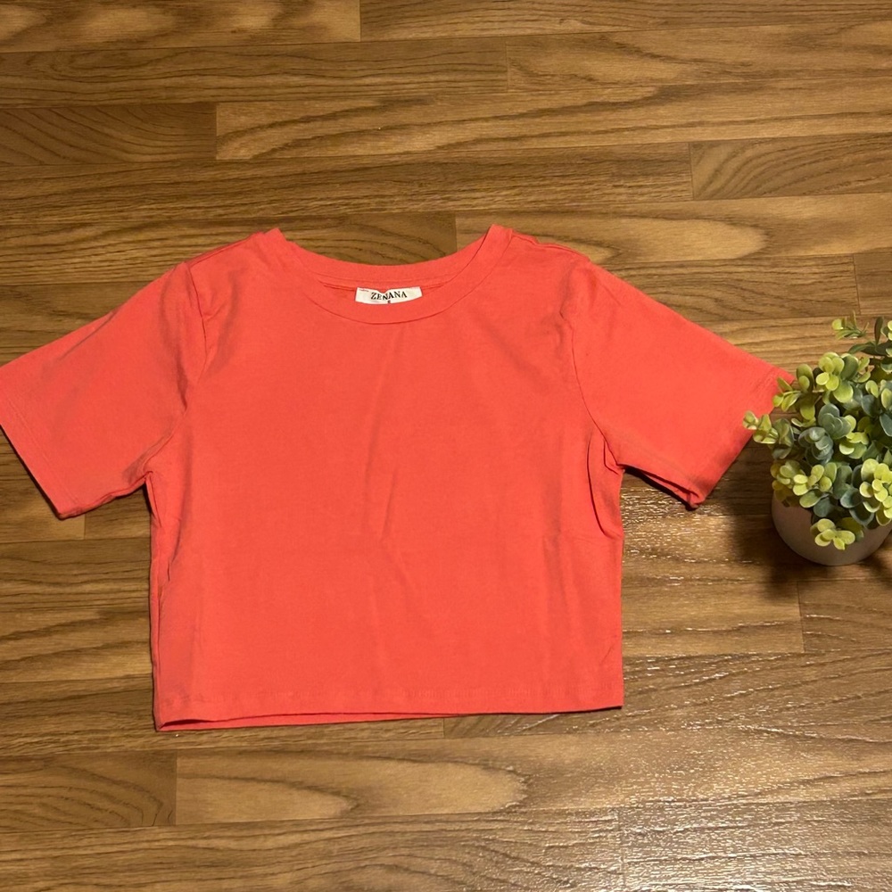 CORAL COTTON SHORT SLEEVE ROUND NECK CROPPED TOP